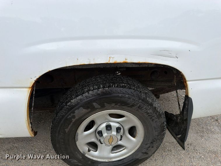 image for item FK3356 2004 Chevrolet Silverado 1500 pickup truck