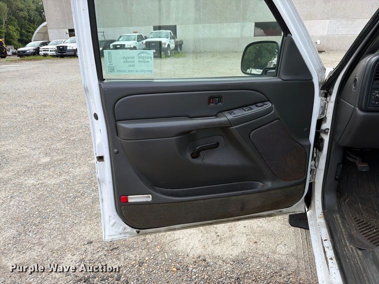 image for item FK3356 2004 Chevrolet Silverado 1500 pickup truck