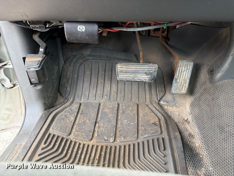 image for item FK3356 2004 Chevrolet Silverado 1500 pickup truck