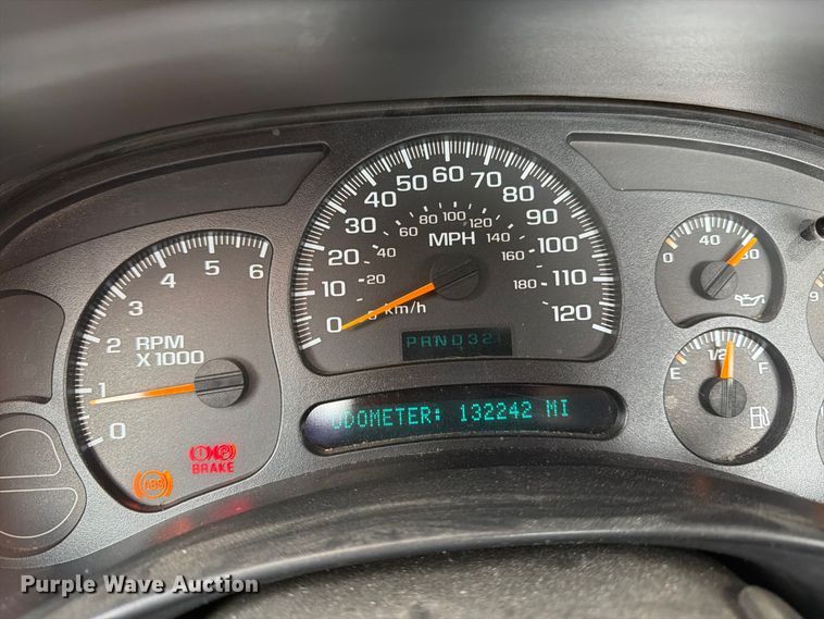 image for item FK3356 2004 Chevrolet Silverado 1500 pickup truck