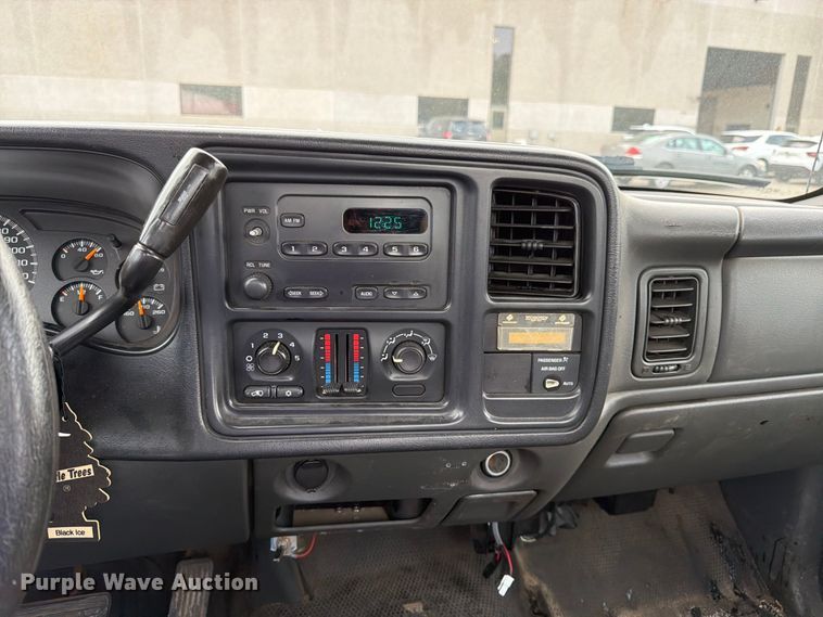 image for item FK3356 2004 Chevrolet Silverado 1500 pickup truck