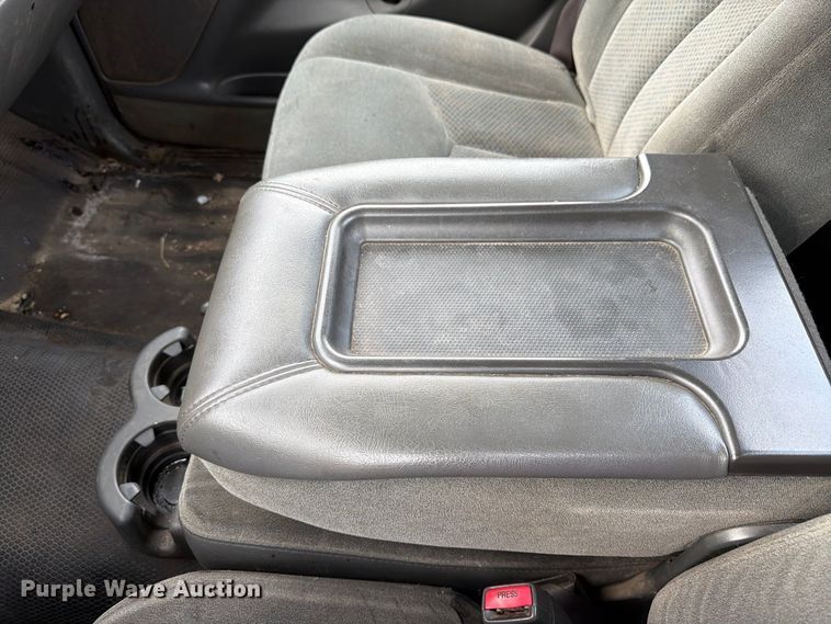 image for item FK3356 2004 Chevrolet Silverado 1500 pickup truck