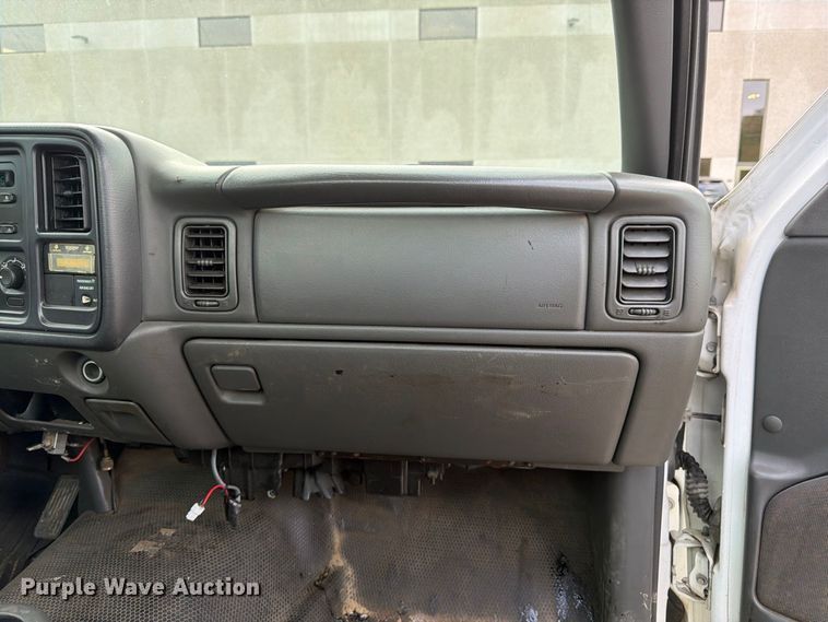 image for item FK3356 2004 Chevrolet Silverado 1500 pickup truck