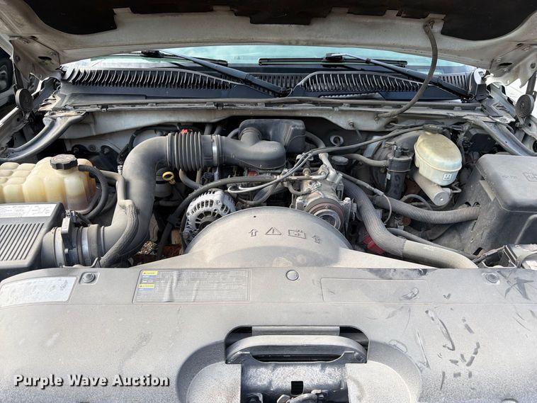 image for item FK3356 2004 Chevrolet Silverado 1500 pickup truck