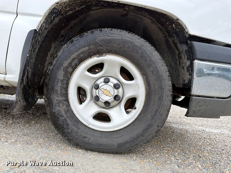 image for item FK3356 2004 Chevrolet Silverado 1500 pickup truck