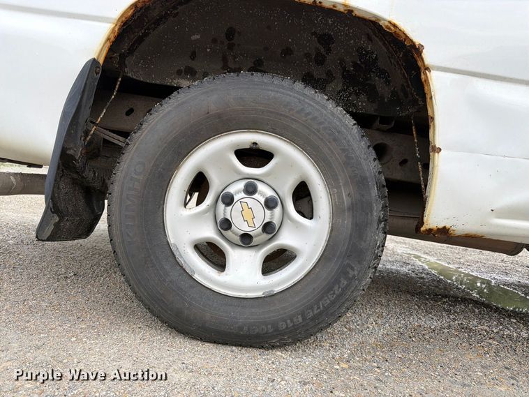 image for item FK3356 2004 Chevrolet Silverado 1500 pickup truck