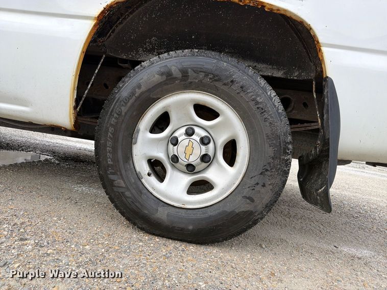 image for item FK3356 2004 Chevrolet Silverado 1500 pickup truck