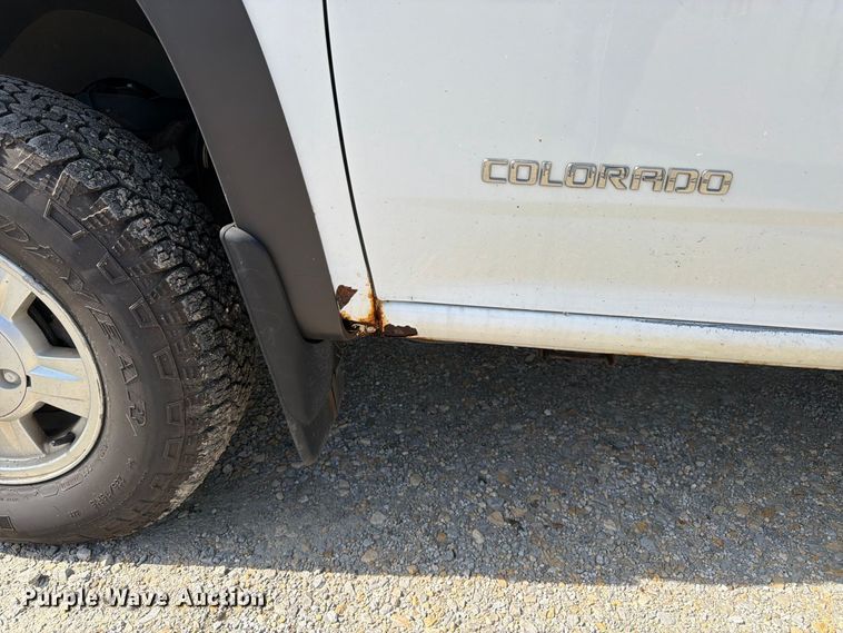 image for item FK3363 2005 Chevrolet Colorado Ext. Cab pickup truck