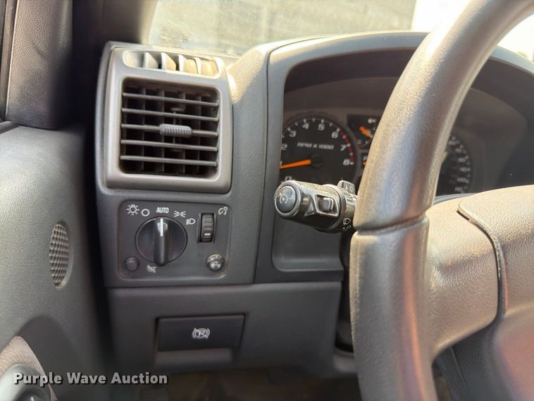 image for item FK3363 2005 Chevrolet Colorado Ext. Cab pickup truck