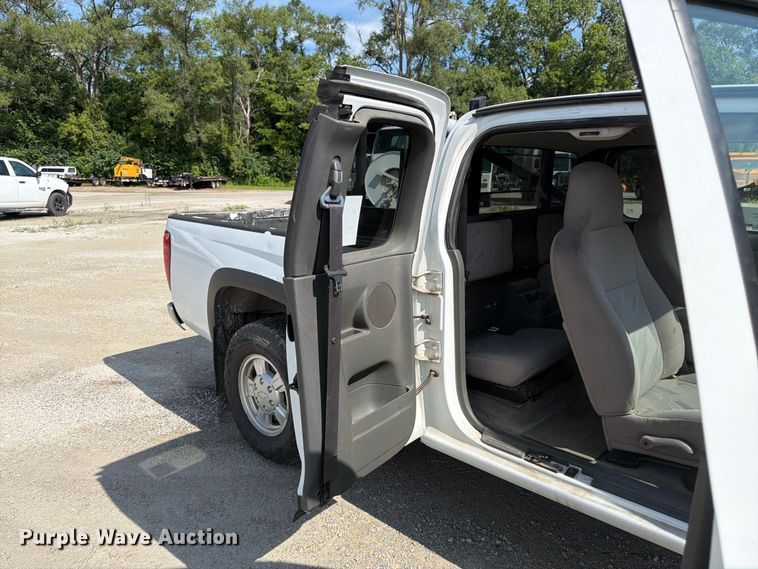 image for item FK3363 2005 Chevrolet Colorado Ext. Cab pickup truck