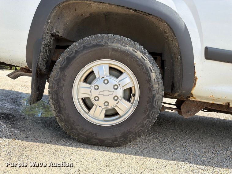 image for item FK3363 2005 Chevrolet Colorado Ext. Cab pickup truck