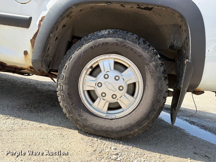 image for item FK3363 2005 Chevrolet Colorado Ext. Cab pickup truck