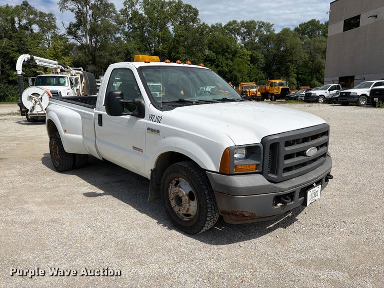 image for item FK3365 2005 Ford F350 Super Duty pickup truck