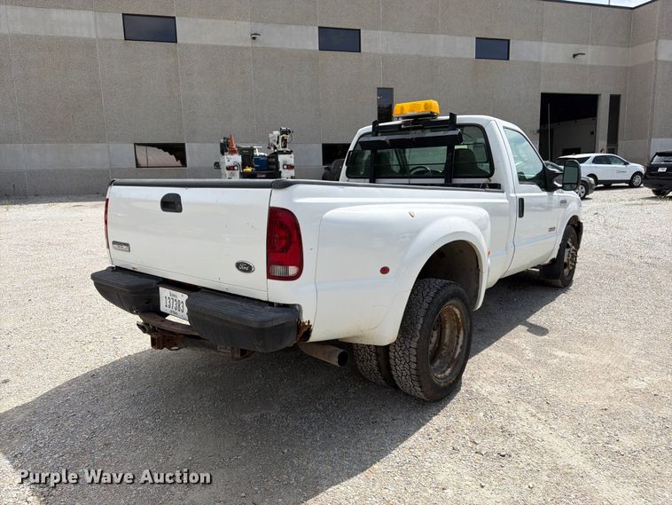 image for item FK3365 2005 Ford F350 Super Duty pickup truck