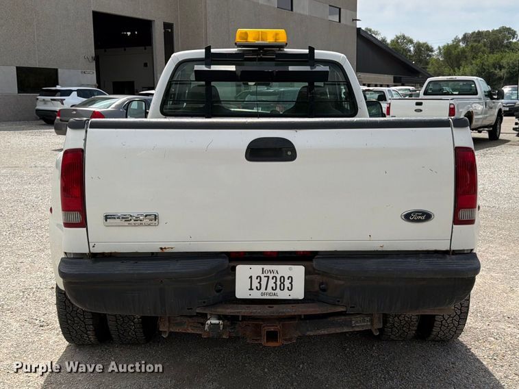 image for item FK3365 2005 Ford F350 Super Duty pickup truck