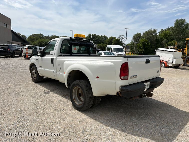 image for item FK3365 2005 Ford F350 Super Duty pickup truck