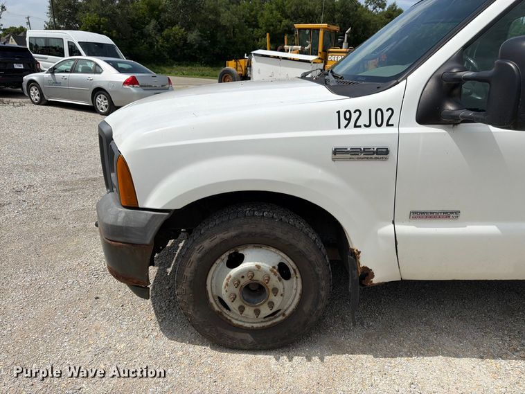 image for item FK3365 2005 Ford F350 Super Duty pickup truck