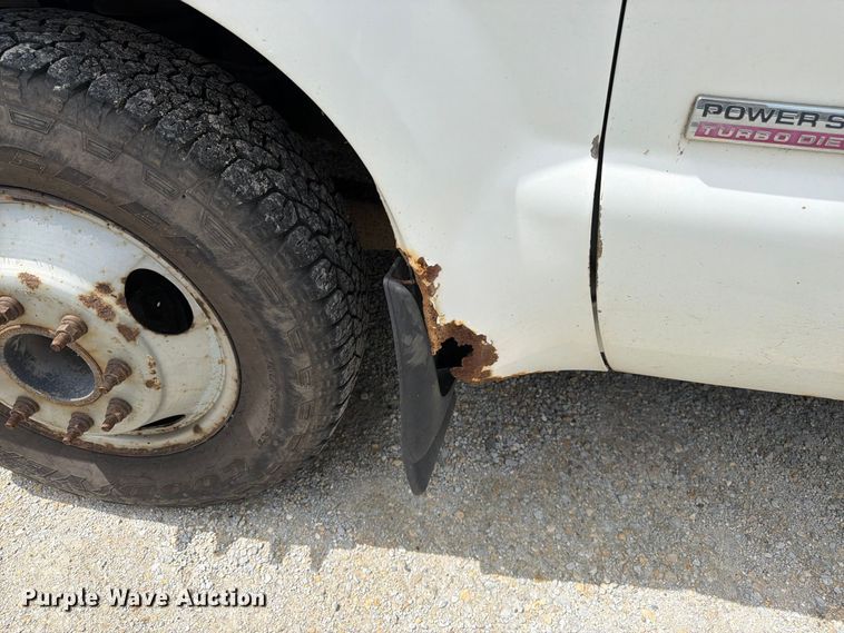 image for item FK3365 2005 Ford F350 Super Duty pickup truck
