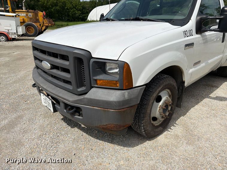 image for item FK3365 2005 Ford F350 Super Duty pickup truck