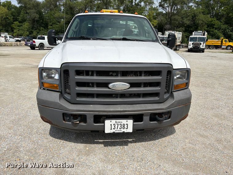image for item FK3365 2005 Ford F350 Super Duty pickup truck