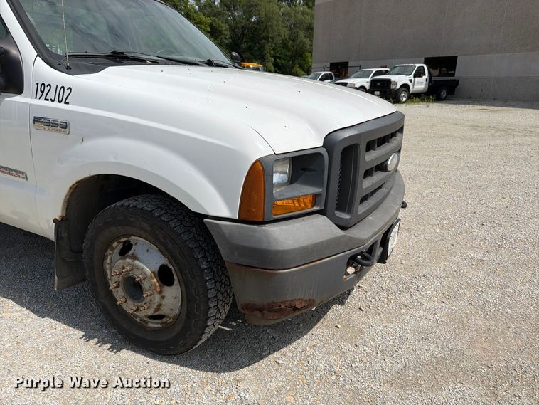 image for item FK3365 2005 Ford F350 Super Duty pickup truck