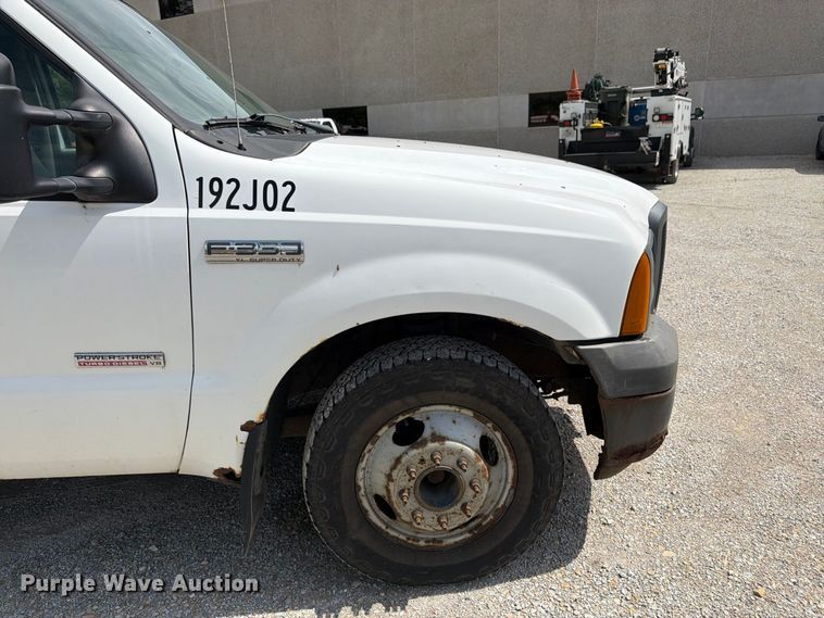 image for item FK3365 2005 Ford F350 Super Duty pickup truck
