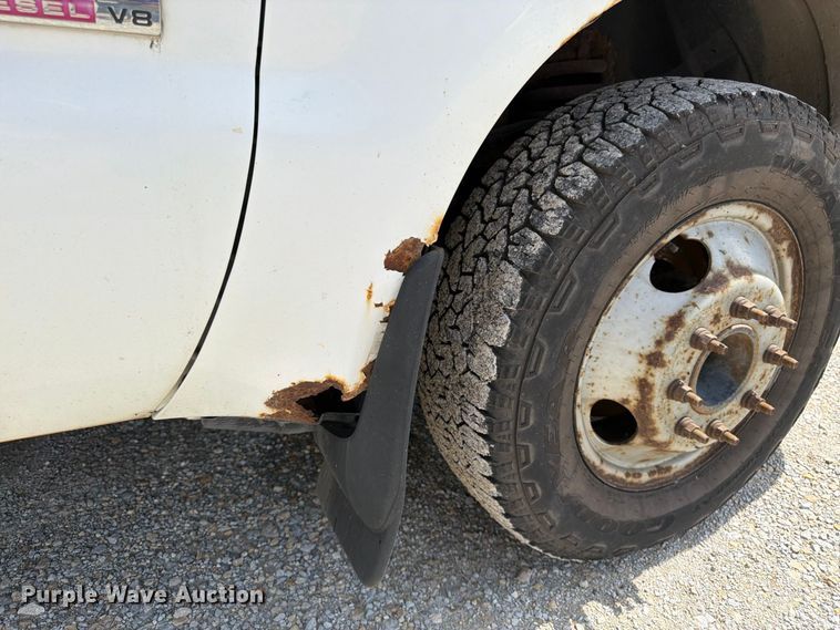 image for item FK3365 2005 Ford F350 Super Duty pickup truck