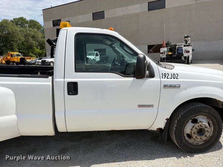 image for item FK3365 2005 Ford F350 Super Duty pickup truck