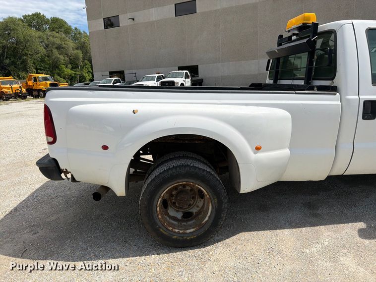 image for item FK3365 2005 Ford F350 Super Duty pickup truck