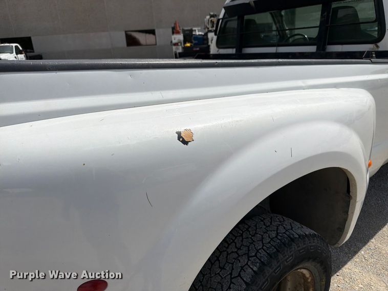 image for item FK3365 2005 Ford F350 Super Duty pickup truck