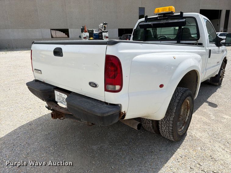 image for item FK3365 2005 Ford F350 Super Duty pickup truck