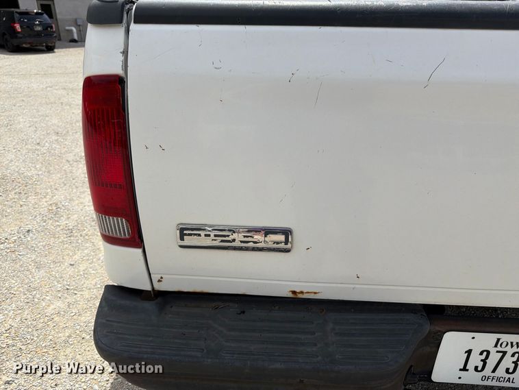 image for item FK3365 2005 Ford F350 Super Duty pickup truck