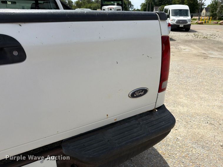 image for item FK3365 2005 Ford F350 Super Duty pickup truck
