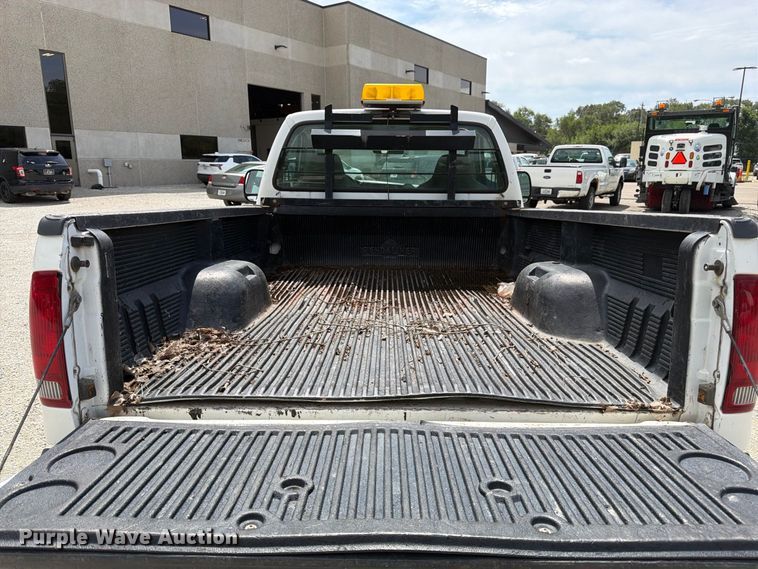 image for item FK3365 2005 Ford F350 Super Duty pickup truck
