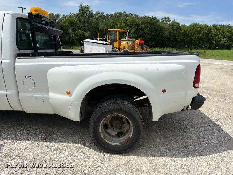 image for item FK3365 2005 Ford F350 Super Duty pickup truck