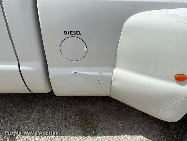 image for item FK3365 2005 Ford F350 Super Duty pickup truck