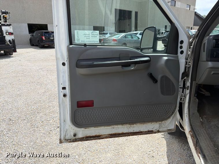 image for item FK3365 2005 Ford F350 Super Duty pickup truck