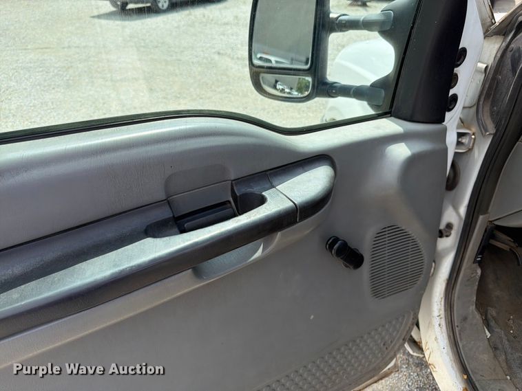 image for item FK3365 2005 Ford F350 Super Duty pickup truck
