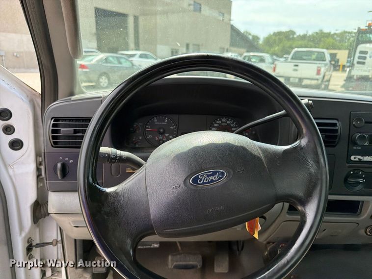 image for item FK3365 2005 Ford F350 Super Duty pickup truck
