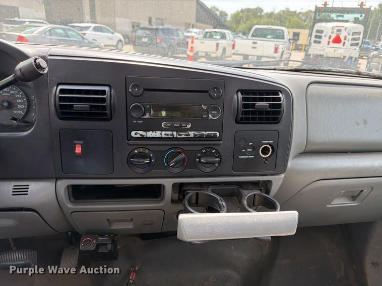 image for item FK3365 2005 Ford F350 Super Duty pickup truck