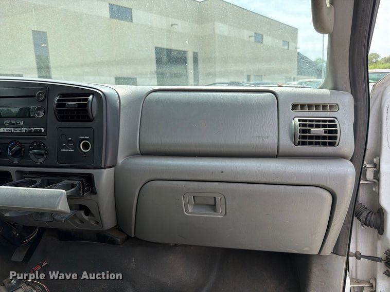 image for item FK3365 2005 Ford F350 Super Duty pickup truck