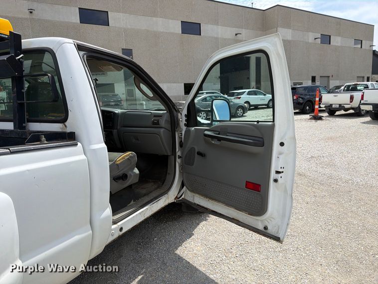 image for item FK3365 2005 Ford F350 Super Duty pickup truck