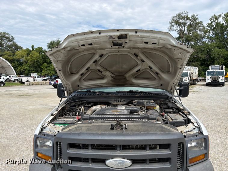 image for item FK3365 2005 Ford F350 Super Duty pickup truck
