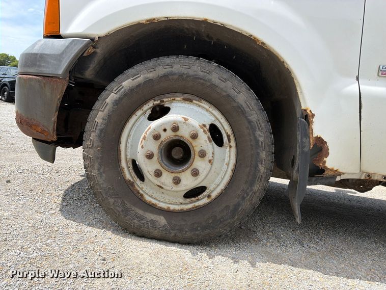 image for item FK3365 2005 Ford F350 Super Duty pickup truck