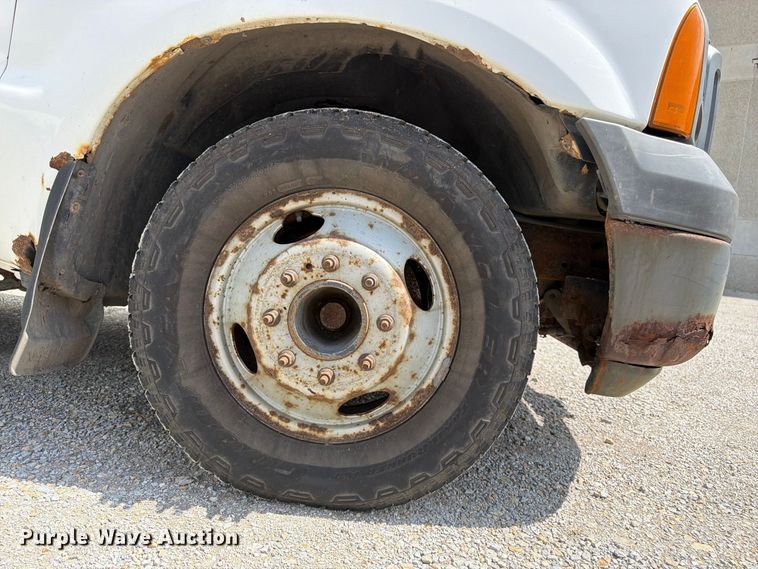 image for item FK3365 2005 Ford F350 Super Duty pickup truck