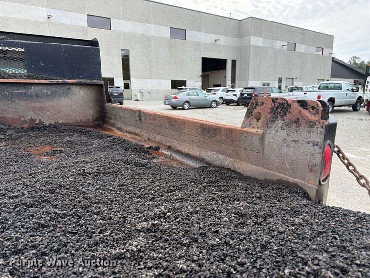 image for item FK3372 2003 Ford F450 Super Duty dump truck