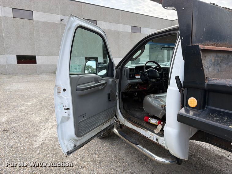 image for item FK3372 2003 Ford F450 Super Duty dump truck