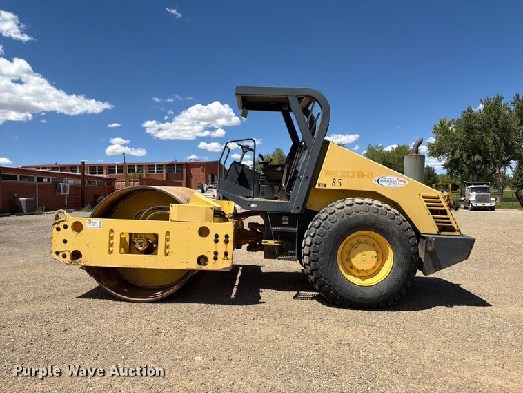 image for item FK4598 2000 Bomag BW213 D-3 single drum roller