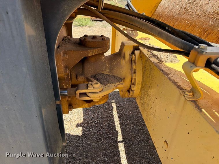 image for item FK4598 2000 Bomag BW213 D-3 single drum roller
