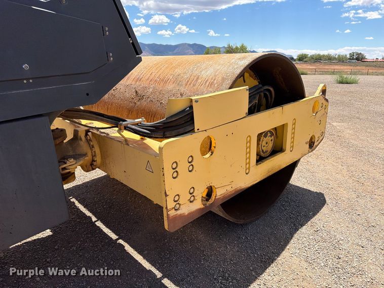 image for item FK4598 2000 Bomag BW213 D-3 single drum roller